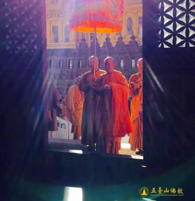 迎请主法法师大宝寺住持照见法师