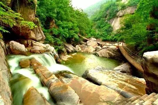 地址:南阳西峡二郎坪乡栗坪村银树沟景区 门票:        五朵山风景区