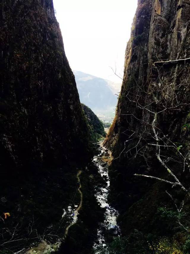 大理漾濞苍山石门关是历史上著名的茶马古道,博南古道,盐米古道及滇