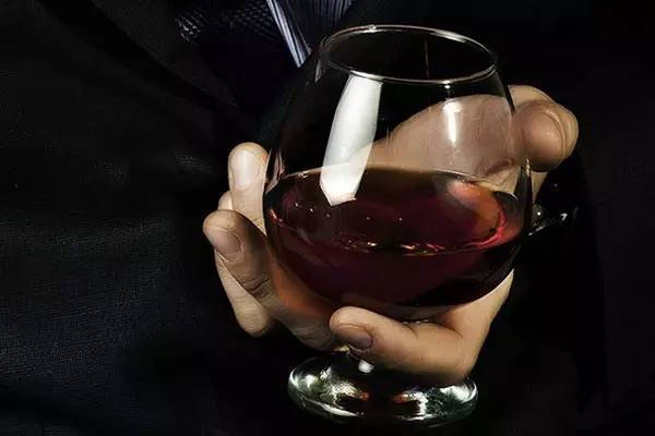 入门:5 种最常见的葡萄酒杯,记得对杯倒酒!