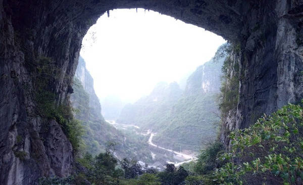 3 第三大发现是蓝洞群;武篆江平巴学一带发现了天宝山,天地之心,小