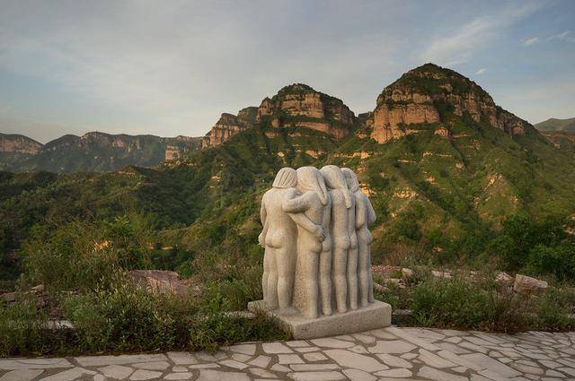 中国爱情山—河北邢台天河山惊现"生命之柱"