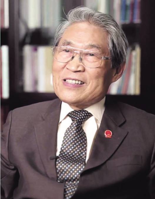 张震康教授,中华口腔医学会名誉会长.