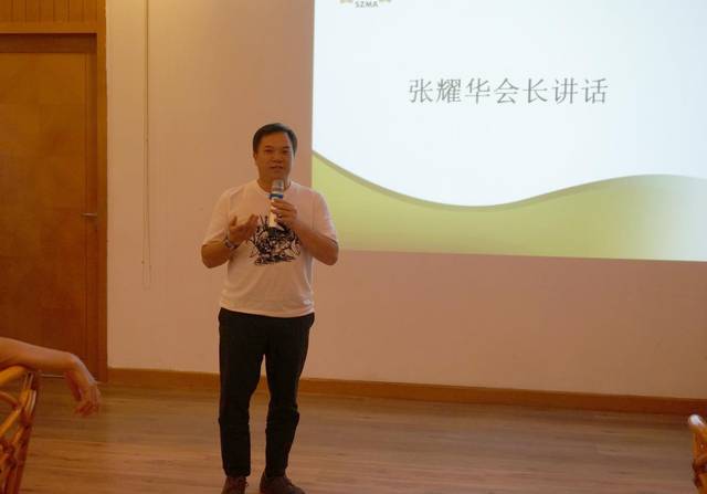 协会会长张耀华介绍了慈善赛由协会,香港惩教社,深圳市青基会三方合作