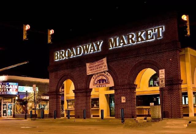 位于hackney的broadway market出售新鲜美味的当地特产农产品,手工艺