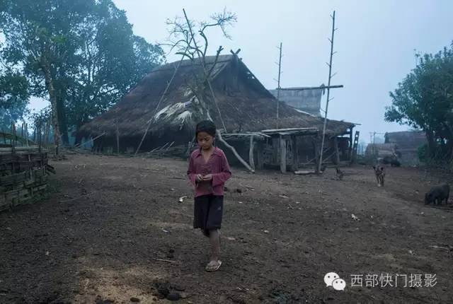 行摄老挝阿卡族儿童篇:走进那个云端上的原始民族