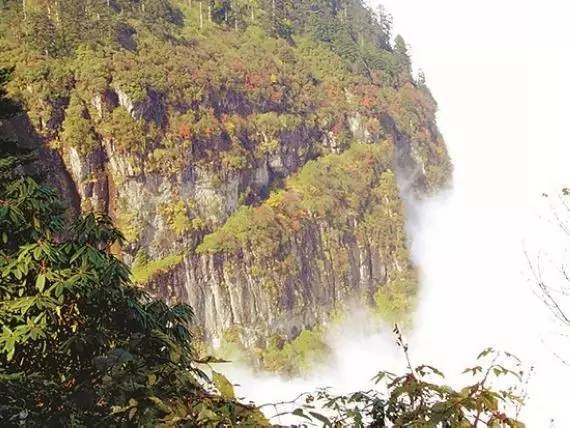 中国最神秘的旅行禁地——四川瓦屋山迷魂凼!