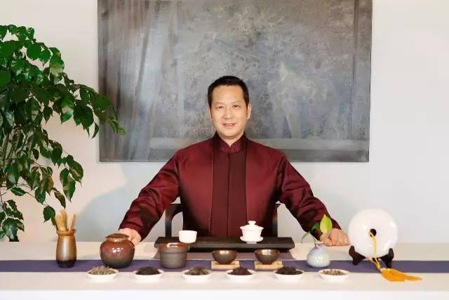 钟辉和他的茶席 福建省作为台湾茶的始发地,一直在努力推动两岸茶