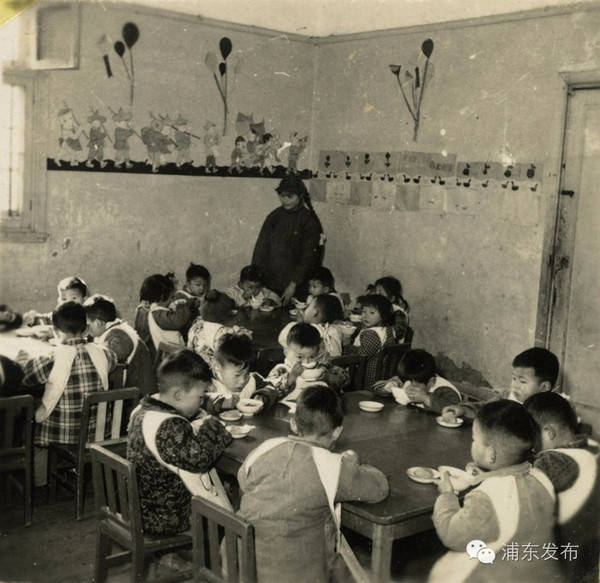 五十年代末六十年代初 杨家渡中心幼儿园课间点心