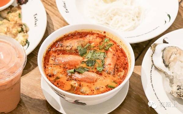 hot and sour soup (tom yum goong)