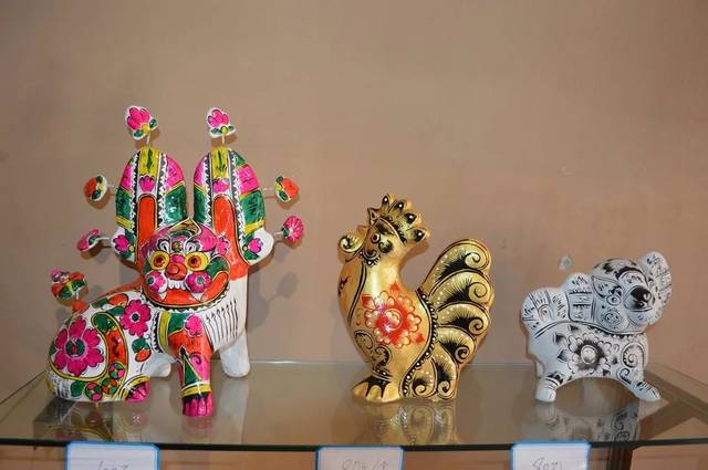 泥塑,俗称"彩塑"泥塑艺术是中国民间传统的一种古老常见的民间艺术.