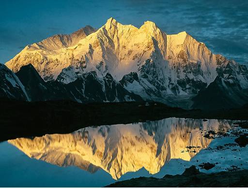 干城章嘉峰(8586米),世界第三高峰.