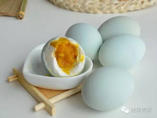 宝宝可以吃咸鸭蛋的蛋黄吗