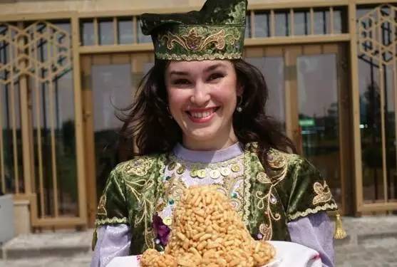 在鞑靼人聚集的小城,吃一顿鞑靼人特有的美食.