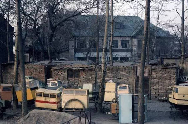 70年代,天津在墙子河沿线修建天津地铁,墙子河位于今南京路的海光寺至