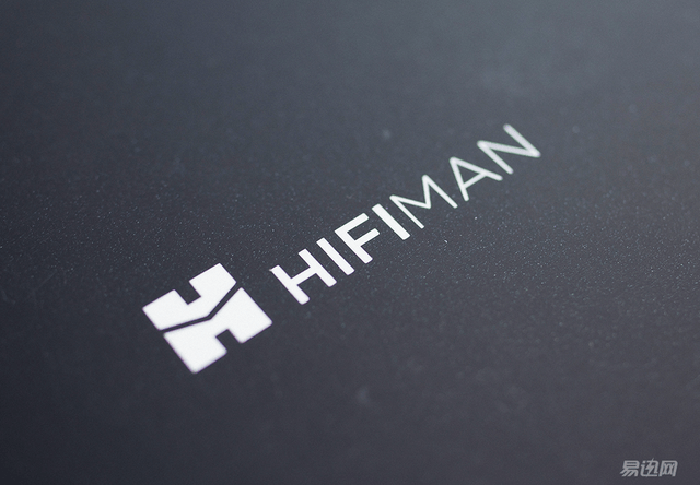 ▼hifiman supermini采用黑色磨砂方盒包装,正面仅有hifiman的logo