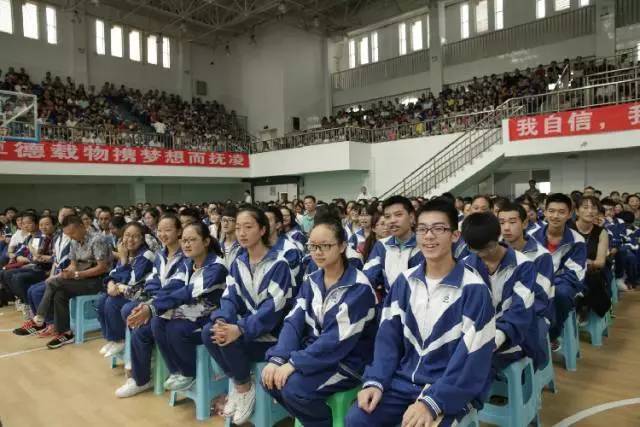 满满都是回忆!贵阳14所学校的校服在此,速来看看有没有你的学校!