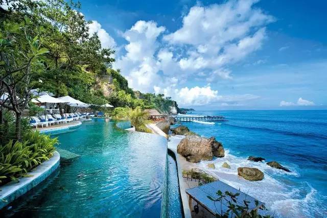 巴厘岛最受欢迎的南部,以优质海景著称,旅游资源最为集中:聚集了世界