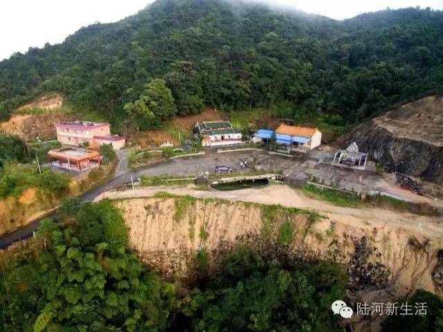 东坑尖山寺,位于陆河县东坑镇高树坪村南面,层林掩映,山峦朝拱,风景