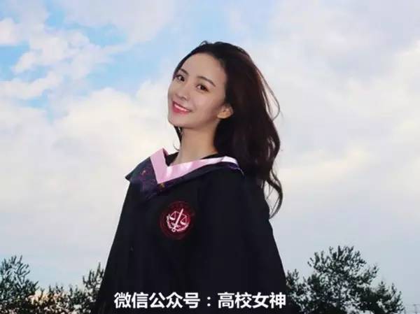 30位毕业照女神大pk,陈都灵许晓诺吴倩谁最美?