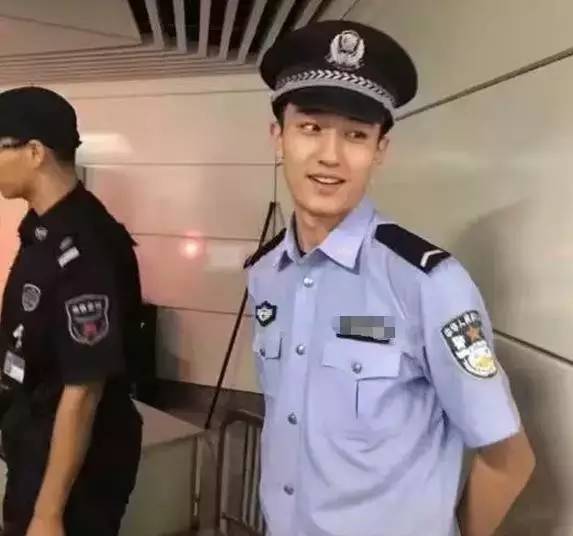 听说最近杭州帅气的警察小哥特别多,看得我完全迈不开