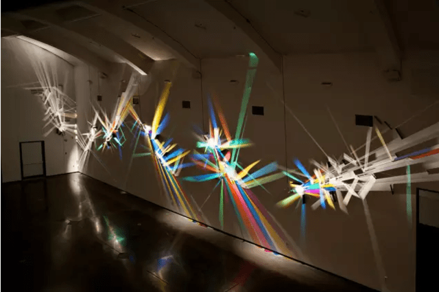 gabriel dawe  使用线创作美丽的装置艺术, 他的作品更像是创造了光的