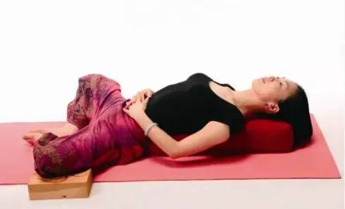 7个瑜伽体式有效缓解痛经,亲测有效!