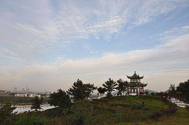 信阳新八景之龟山亭 浉河旁边的一个神秘了望台