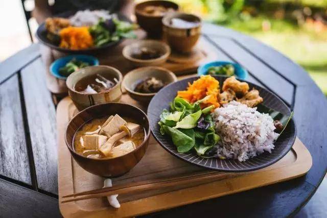 "生鲜","精致",日本饮食文化的两大特点