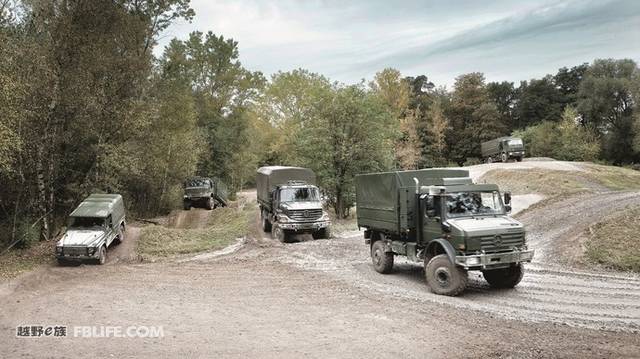 其中包括轻型战术军车乌尼莫克u5000,中型战术卡车actros 3344a/45以