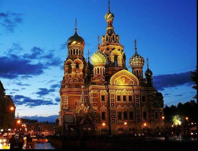救世主滴血大教堂:纯俄罗斯风格建筑,内部的马赛克拼图和壁画非常漂亮