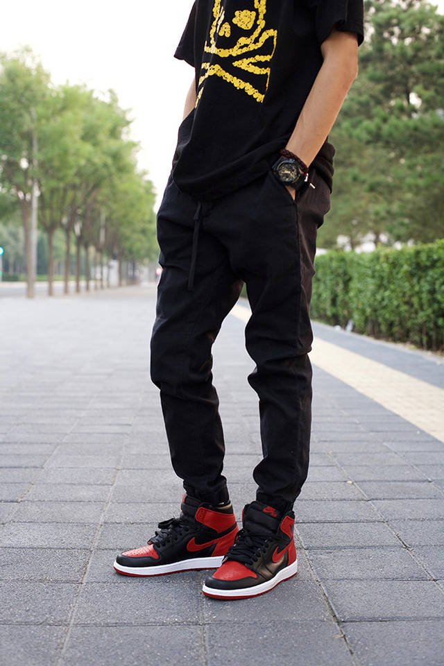 黑红aj1 很重要,但搭配的束腿裤同样重要!