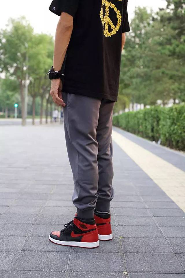 黑红aj1 很重要,但搭配的束腿裤同样重要!