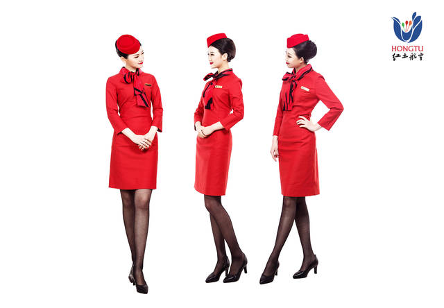 红土航空制服引领时尚 空姐将云南梯田穿在身上