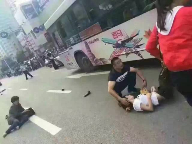 女司机驾宝马冲向人群致一死七伤!一家三口瞬间阴阳两隔