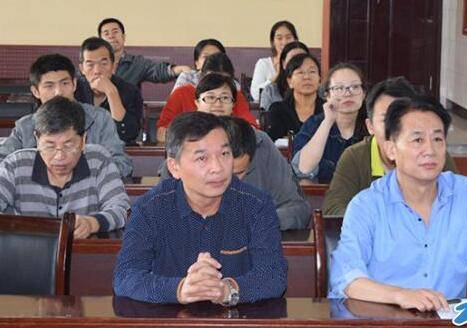 郑州三中教师党员干部两学一做学习教育进行