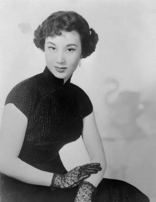 黄柳霜——30年代好莱坞的著名华人影星,让西方人见识到了旗袍独有的