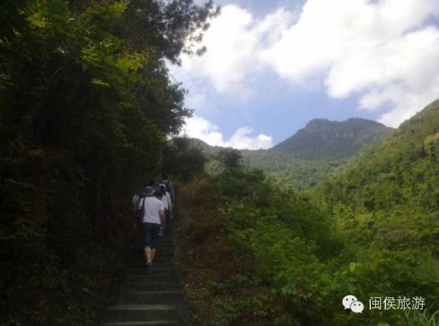 观音岩登山步道位于竹岐乡海拔400多米的虎佗山观音岩寺,距闽侯县城三