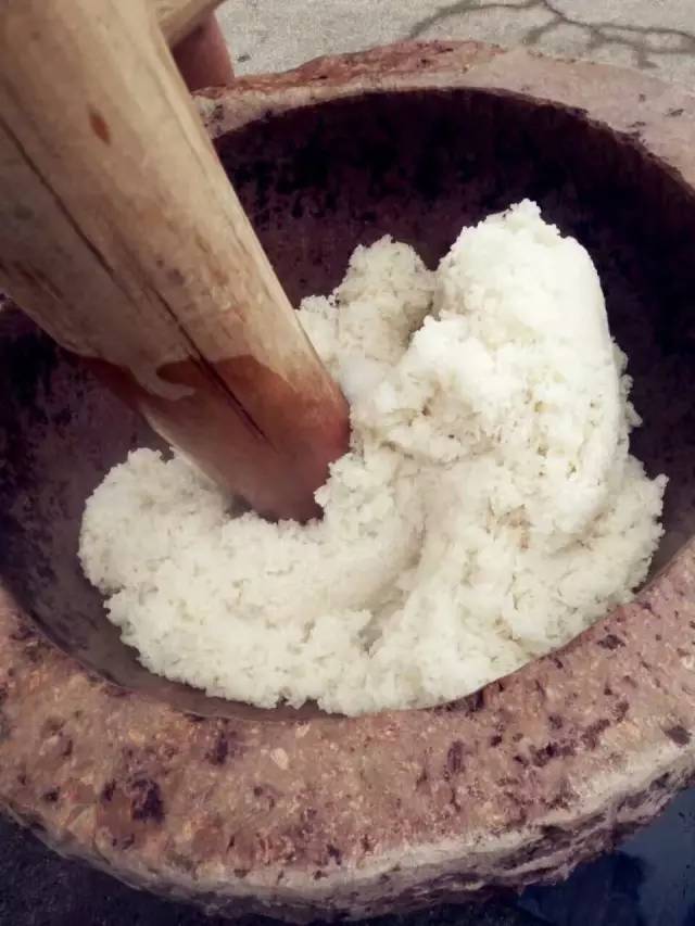 手工舂米