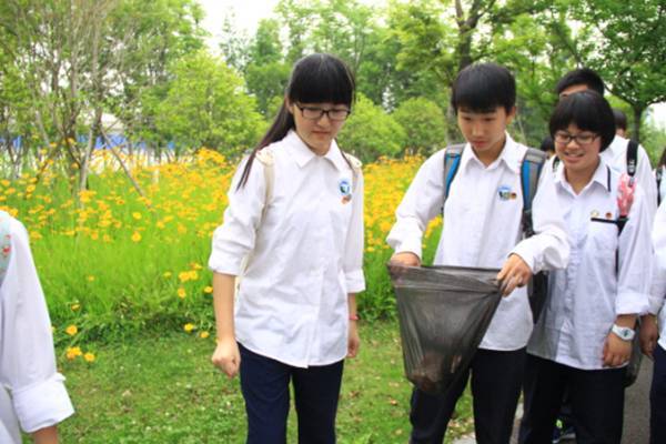 宁波经贸学校青年志愿者参加公益环保活动
