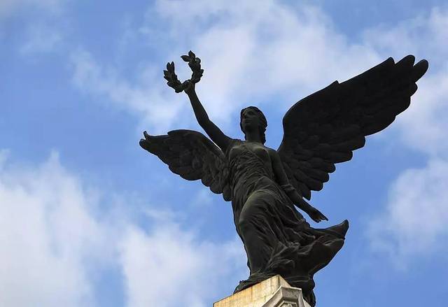 曾经的"胜利女神" 现在的和平女神雕塑由意大利著名雕塑家朱塞佩·博