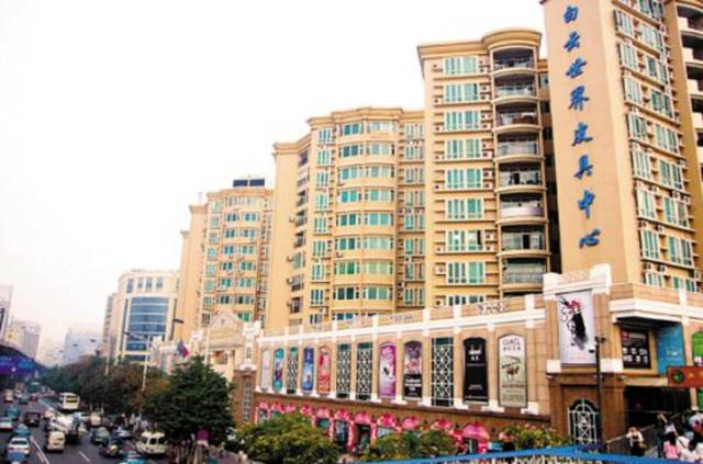 广州桂花岗皮具市场是全国规模最大,档次最高的皮具批发市场,它云集