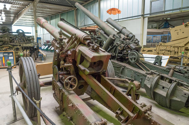 大口径火炮神教sfh 36重型榴弹炮,150mm的口径
