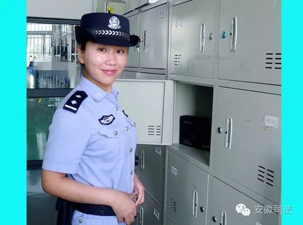 女子监狱监区里de女警们