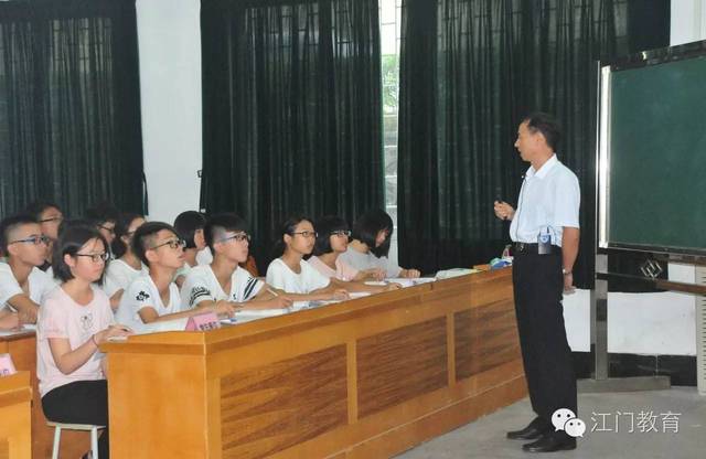孔素华是恩平一中副校长,先后获得广东省第九批特级教师,江门市首批名
