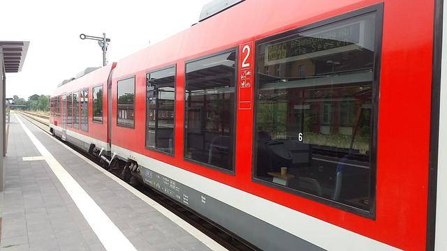 欧洲游记:去德国山沟度假坐三趟火车,12分钟转