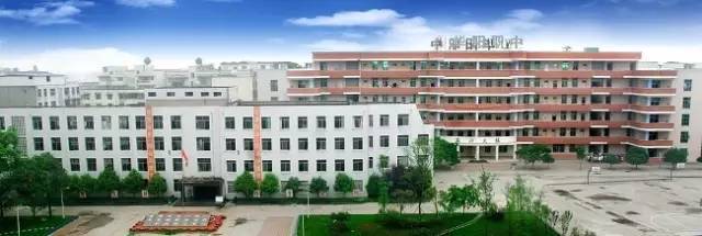 学校1944年创办于成都市东郊龙泉驿区龙泉镇,校名为 "简阳县立龙泉镇图片
