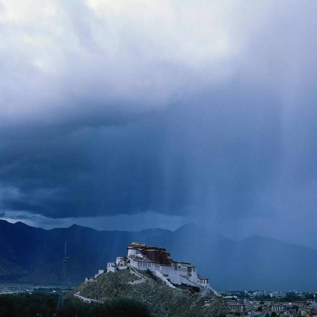 席慕容:山月