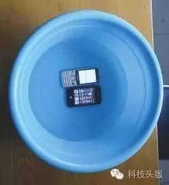 手机进水用大米什么原理_用大米做贴画用什么胶