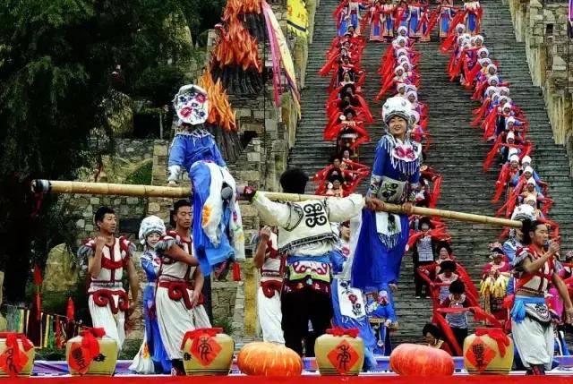 10月31日(农历十月初一)是羌族同胞一年一度的传统节日——羌历新年